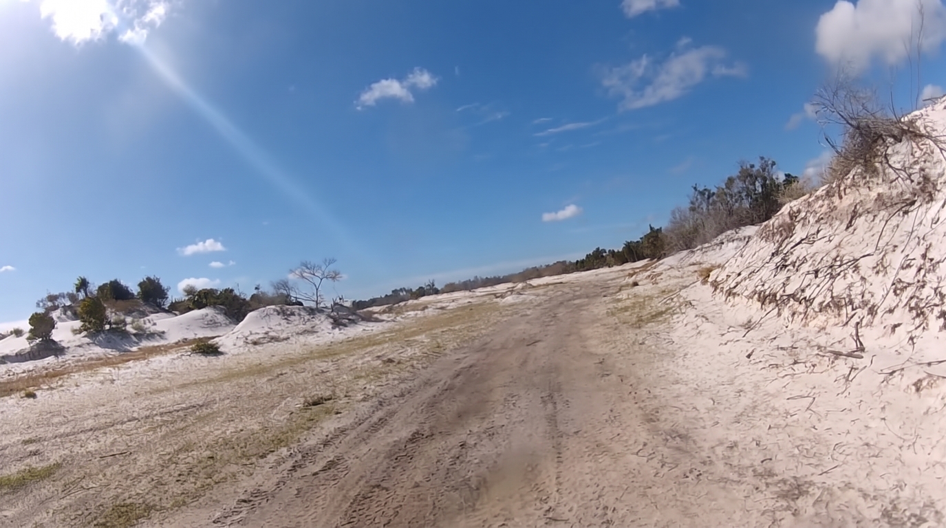 Piste de sable blanc